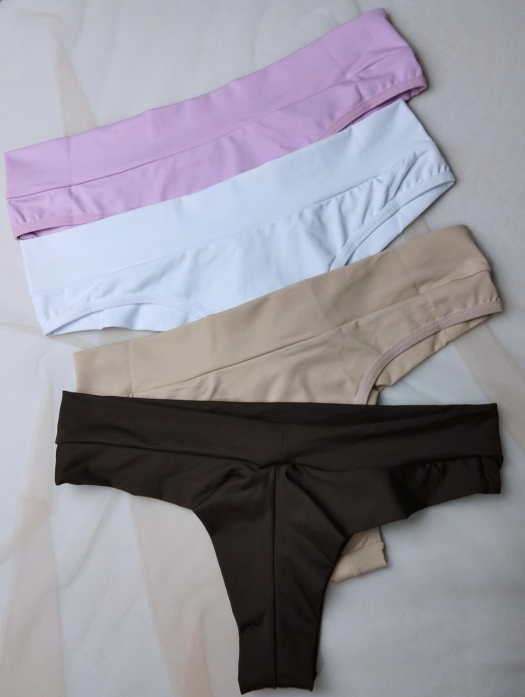Slip Sgambato in Microfibra Premium – Comfort Invisibile, Sensualità Garantita